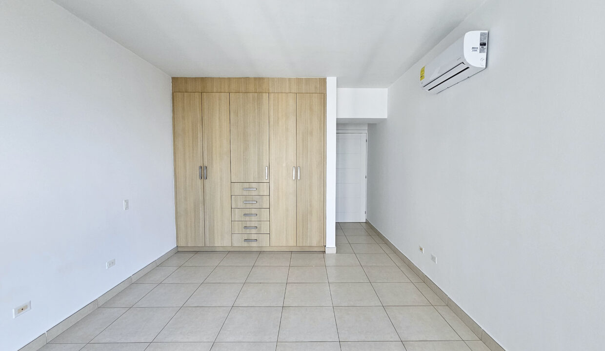 26-HOR - HabitacioÌ_n 2 hacia closet de frente